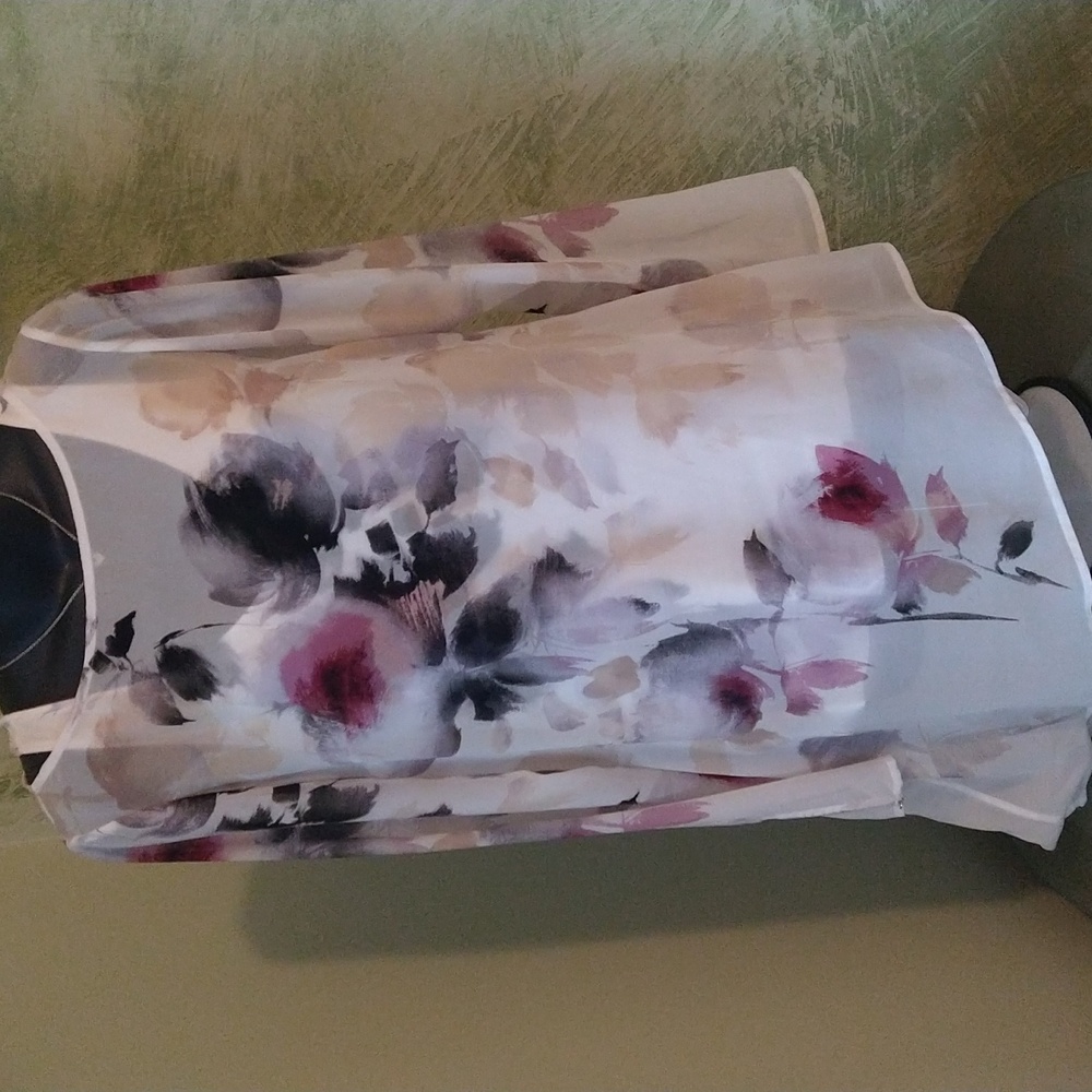 White House Black Market floral tunic